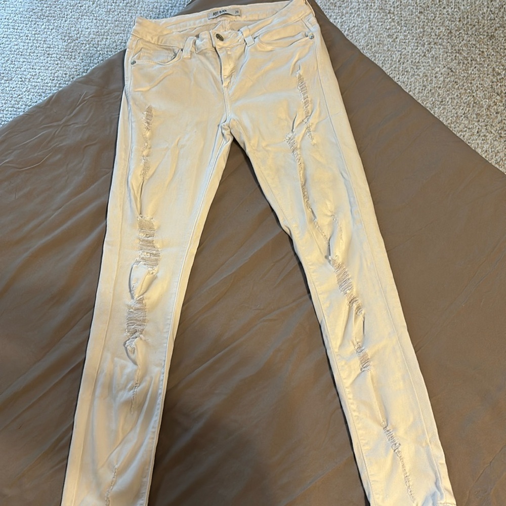 JUST BLACK SIZE 28 WHITE JEANS